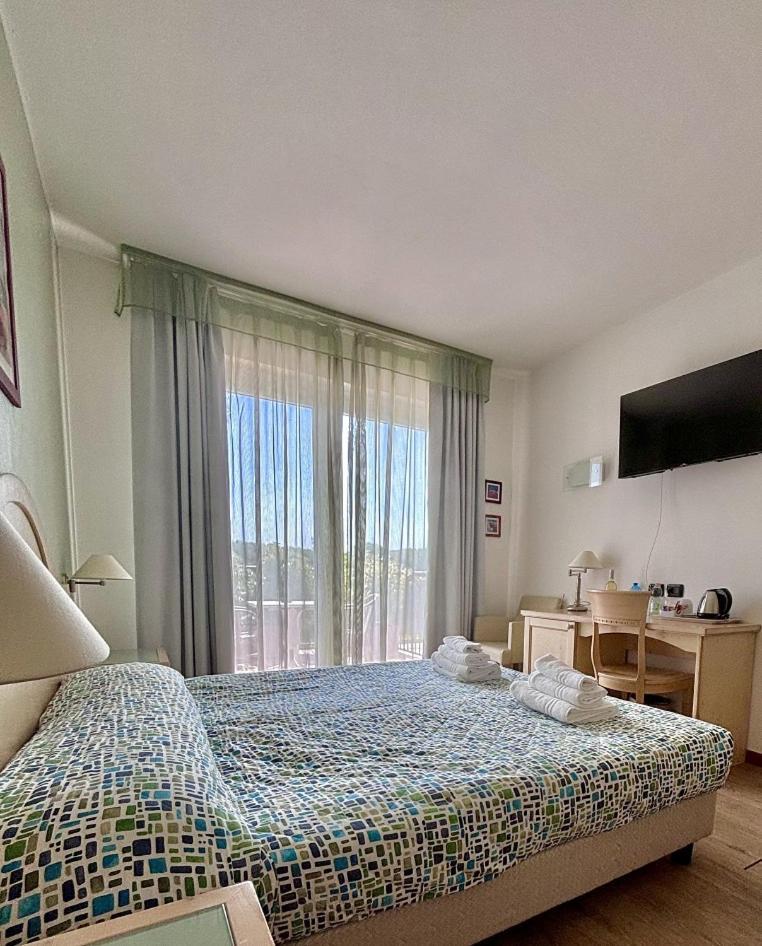 Hotel Bella Italia Пескьера-дель-Гарда Экстерьер фото