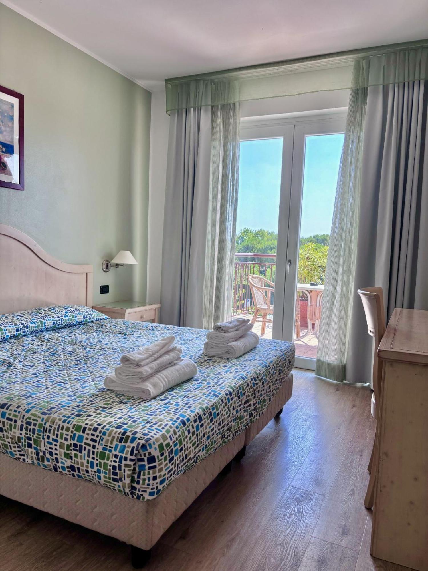 Hotel Bella Italia Пескьера-дель-Гарда Экстерьер фото