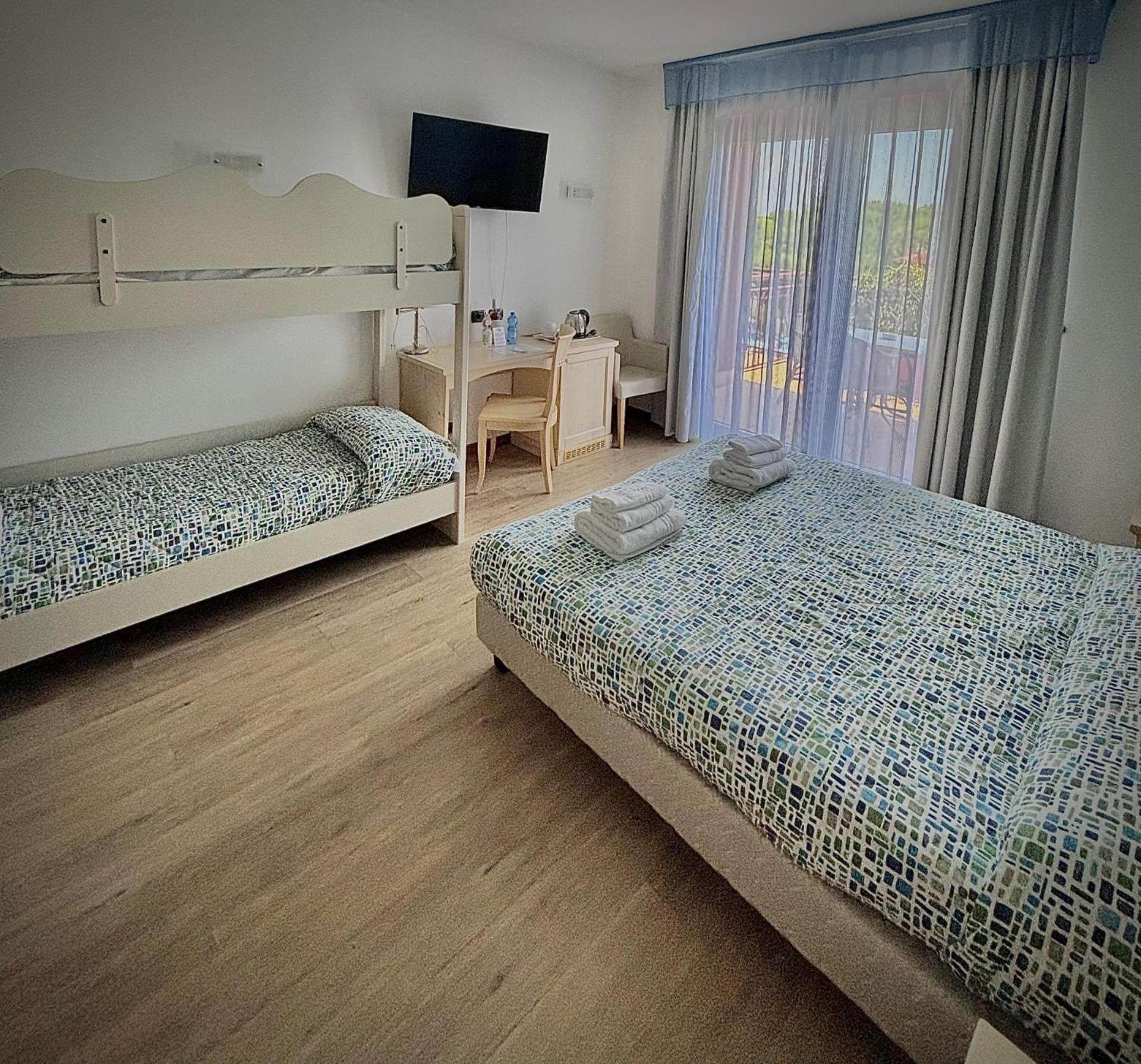 Hotel Bella Italia Пескьера-дель-Гарда Экстерьер фото