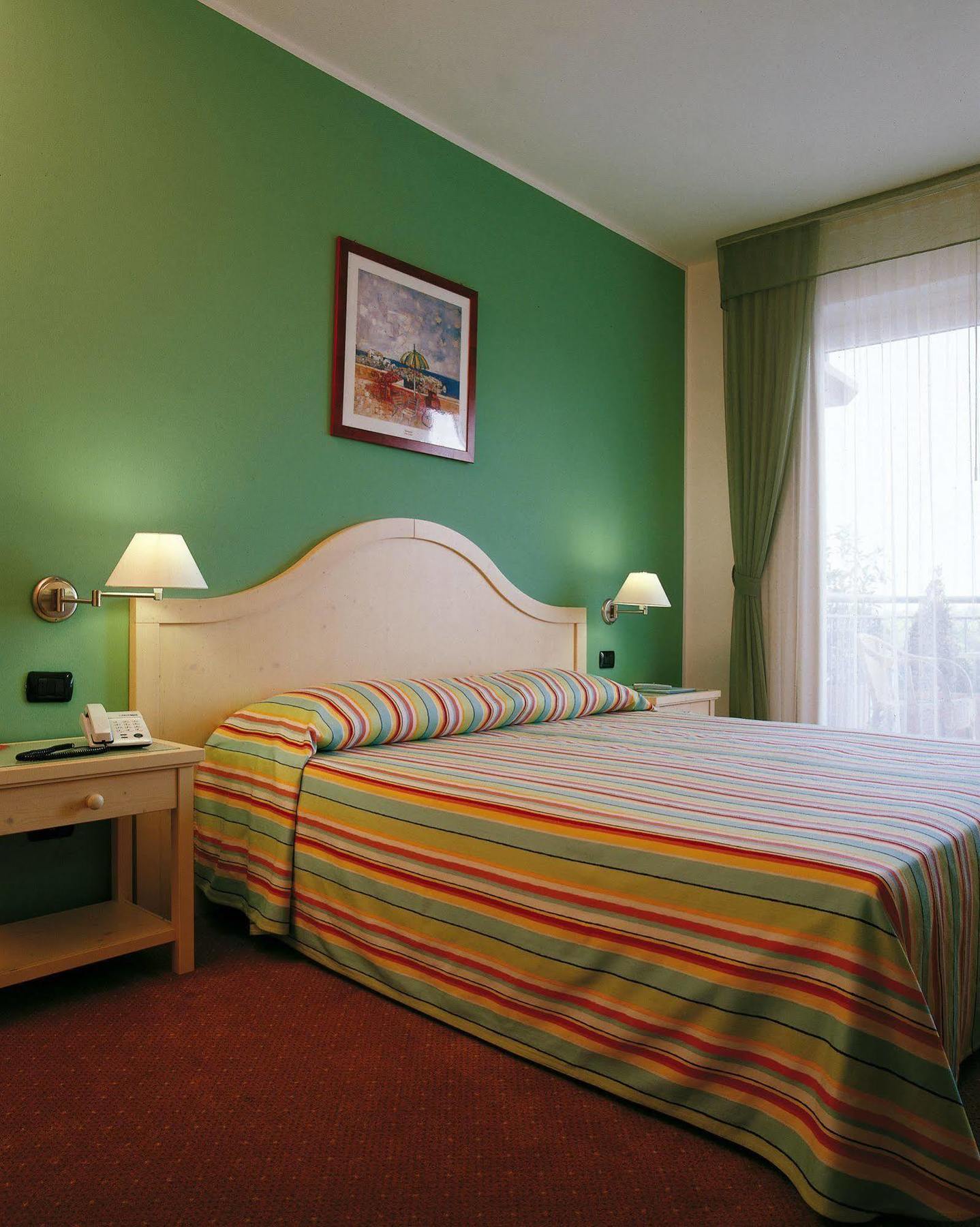 Hotel Bella Italia Пескьера-дель-Гарда Экстерьер фото